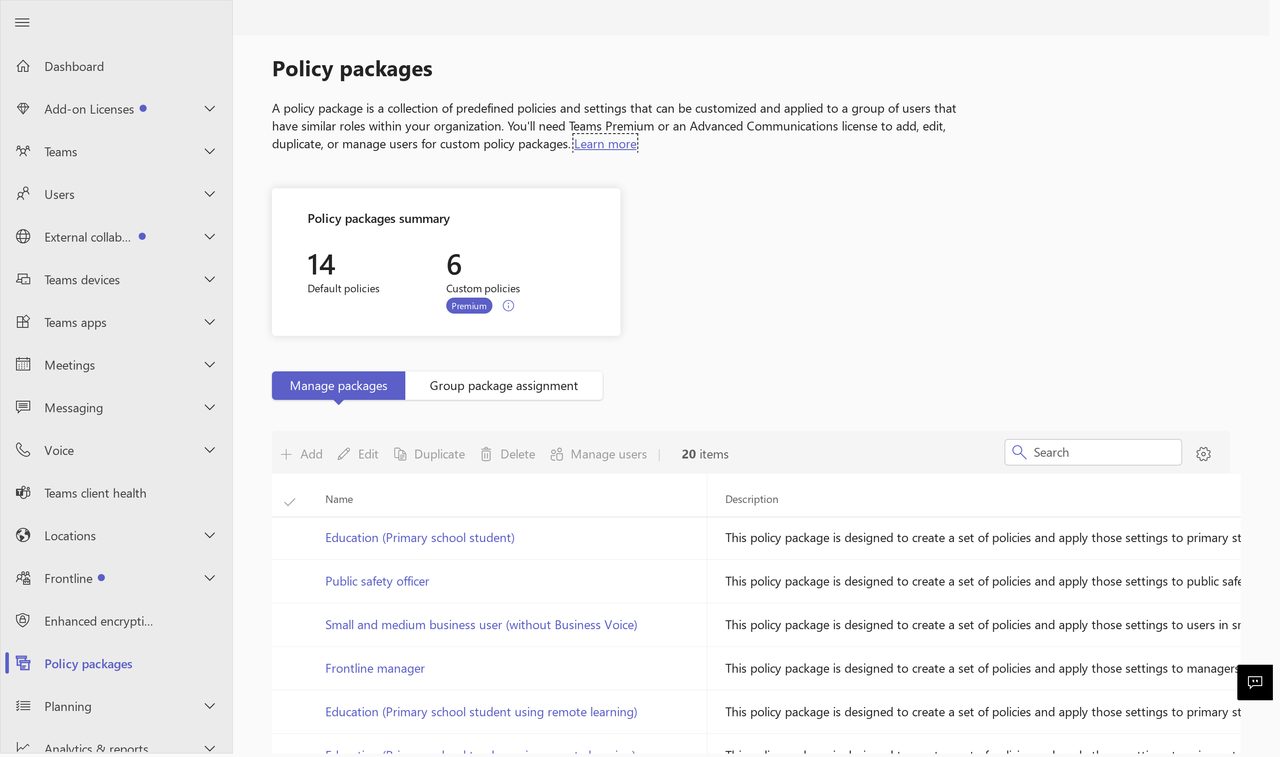 Tela de pacotes de política do centro de administração do Teams, com o resumo indicando 6 pacotes e a marca Premium, e as ações de atribuição de pacote por grupo