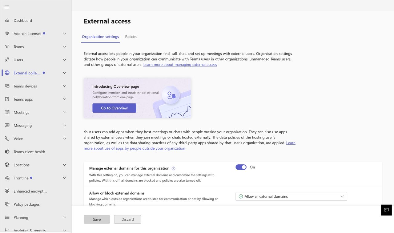 Tela de acesso externo do centro de administração do Teams, com as abas Configurações da organização e Políticas, a comunicação com domínios externos marcada como Ativada e a opção de permitir todos os domínios externos
