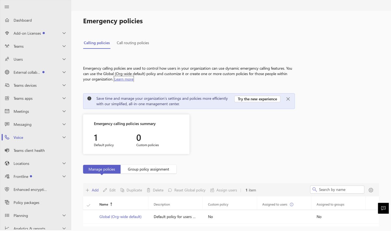 Tela de políticas de emergência do centro de administração do Teams, com as abas de políticas de chamada e de roteamento de chamada, indicando nenhuma política personalizada